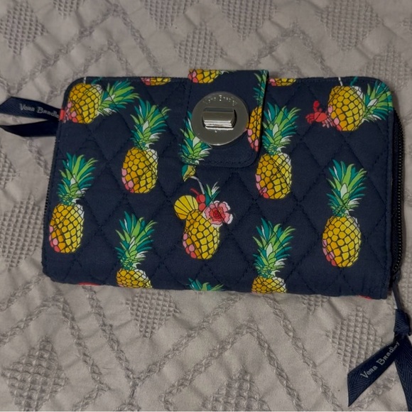 Vera Bradley Accessories - Women’s Vera Bradley RFID quilted clutch purse, navy w/pineapple, NWOT